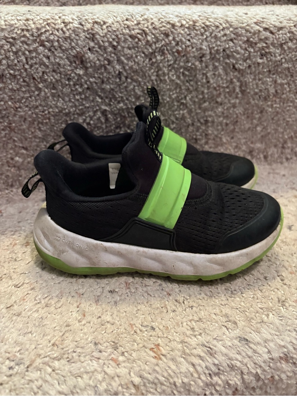 Tennis shoes